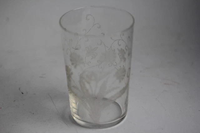 Ancien verre décor gravé (52503)