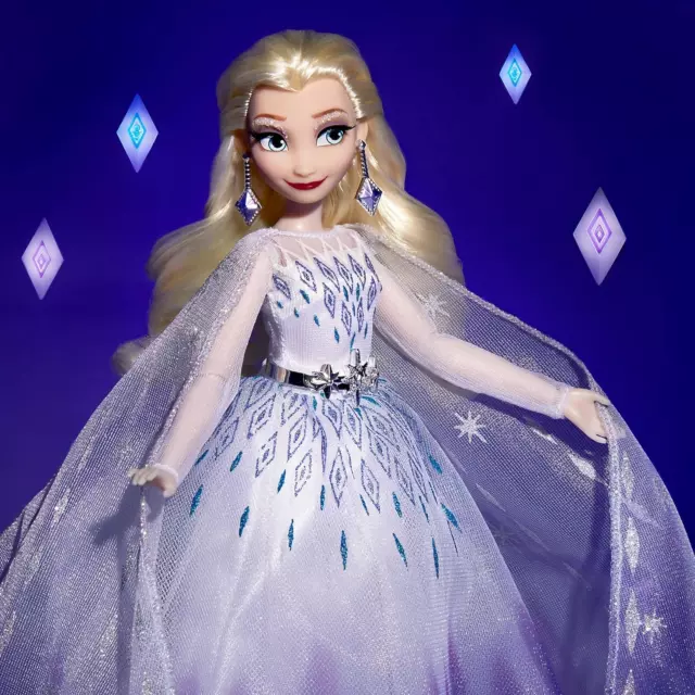 Disney Princess Style Series, Bambola Holiday Elsa, Accessori per Fashion Doll, 3