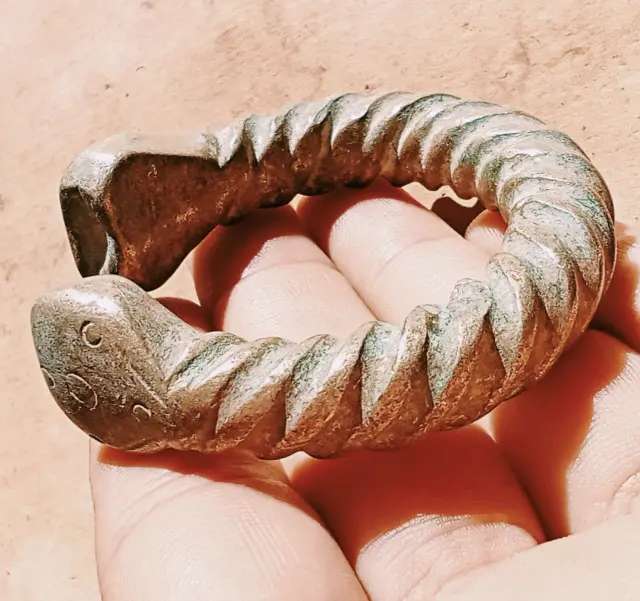 Beautiful Ancient Roman Bronze Bracelet With Snake Head Terminals 200-400 Ad