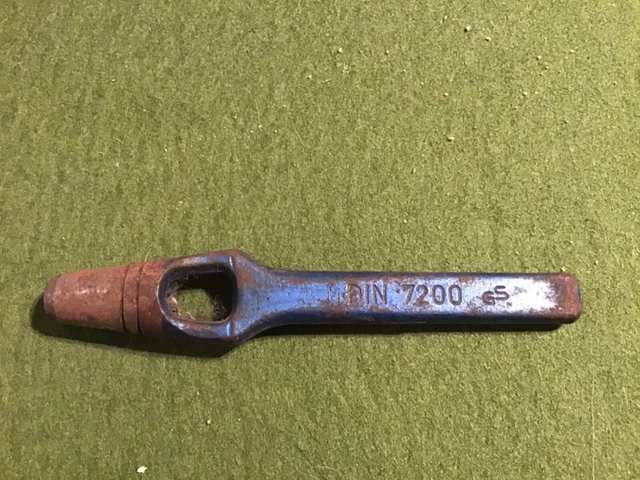 Locheisen - alt - Nr. 8 - Lochstanzer - DIN 7200 GS