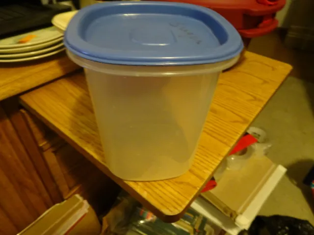 https://www.picclickimg.com/l6AAAOSw2npe28ij/Vintage-Rubbermaid-Servin-Saver-Food-Storage-Container-Canister-6.webp