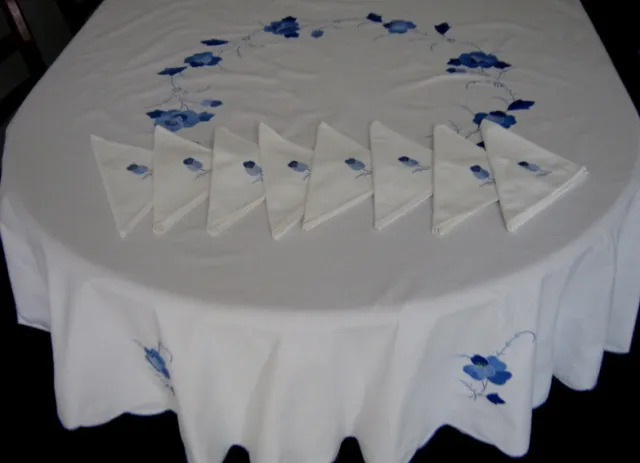 Vintage Embroidered/Appliqued Tablecloth & 8 Matching Napkins~White~Cotton~Round