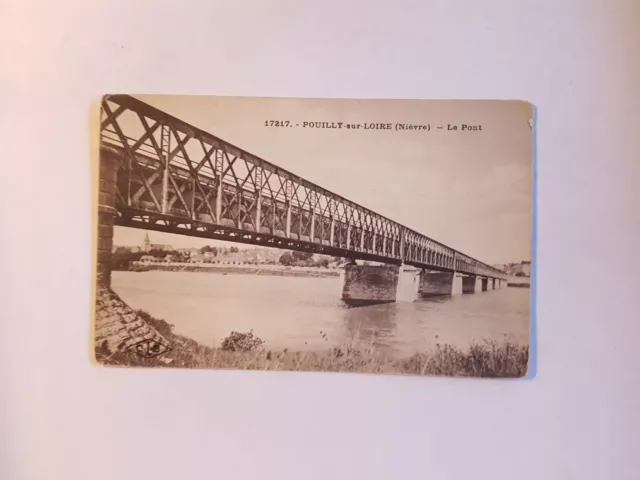CPA 17217. Pouilly sur loire, le pont