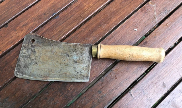 ANCIEN COUPERET / HACHOIR DE BOUCHER EN ACIER ET ESTAMPILLE . FIN 19e