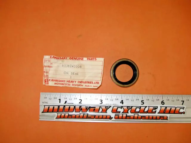 KAWASAKI KE250 KX250 KT250  NOS OEM CRANKCASE OIL SEAL  653B254507  jh