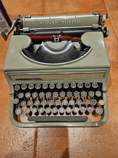 Máquina De Escribir Olivetti Studio 46 Funcionando Fabricada En Barcelona Color