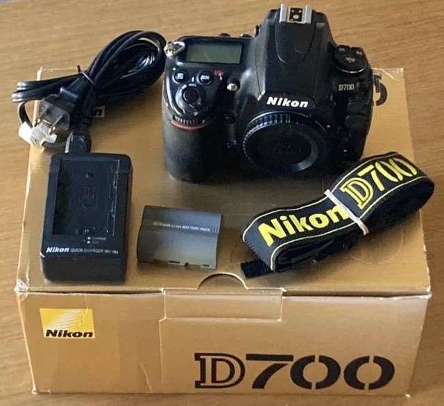 Nikon D700 12.1MP Digital SLR Camera Shutter Count: 274907