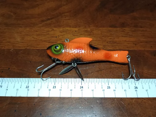 https://www.picclickimg.com/l7IAAOSwKk5mGV~z/Vintage-fishing-lure-Rare-Herter-s-Goldfish-bass-tackle.webp
