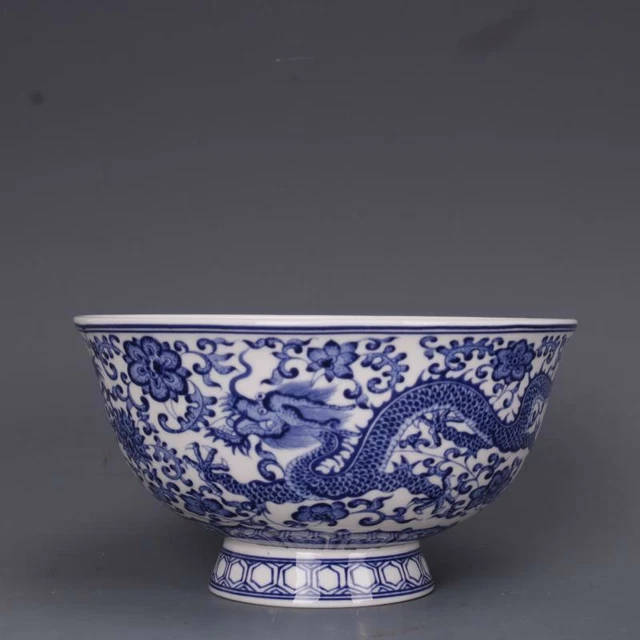 Fine Chinese Qing Qianlong old antique Porcelain blue white dragon bowl