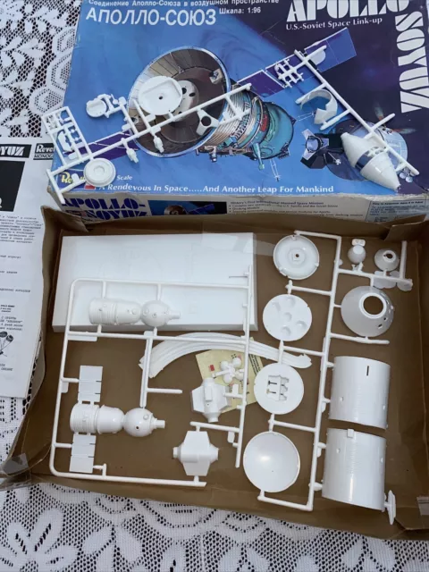 Revell H-1800 Apollo-Soyuz Model Kit 1:96