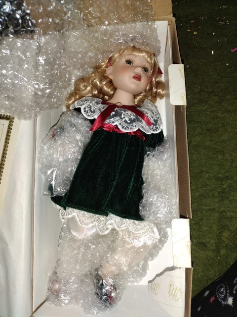 Heritage Signature Collection Porcelain Doll little Gillian #80028 Christmas 
