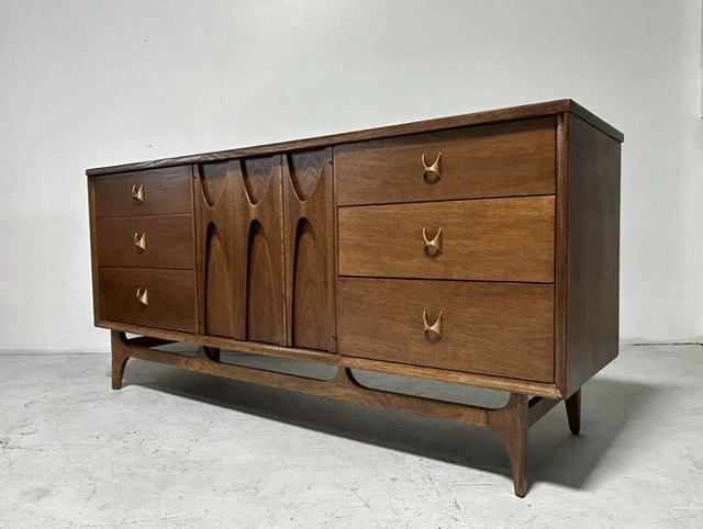 Broyhill Brasilia Mid Century Modern Lowboy Dresser Credenza Broyhill Brasilia Mid Century Modern Lowboy Dresser Credenza