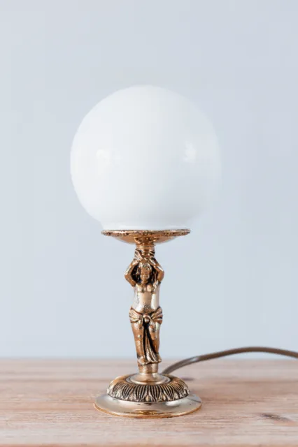 Petite Lampe Vintage Verre Globe et Pied en Laiton Représentant un Enfant