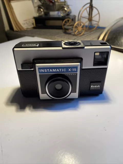 Cámara de apuntar y disparar Kodak Instamatic X-15 vintage de 1970 con estuche sin probar zal