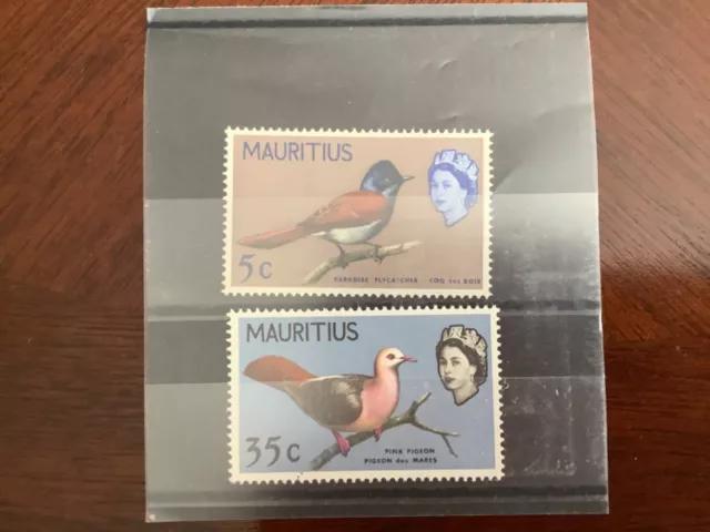 Mauritius stamps birds set of 2 stamps mint good condition 