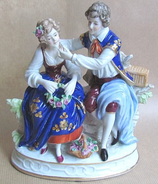 SITZENDORF PORCELAIN FIGURE OF TWO YOUNG LOVERS (Ref8828)