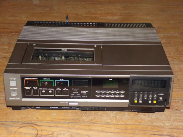 MAGNETOSCOPE VHS ET TUNER PORTABLE HITACHI VT6800S&VTTU68S A REVISER