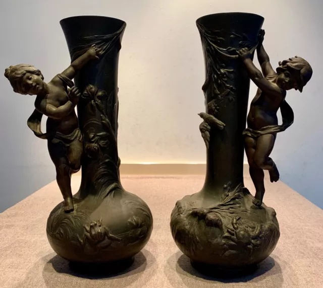 Paire de vases pansus Art Nouveau en régule à patine bronze Signés L&F Moreau