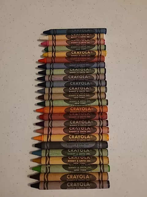 24 Vintage Crayola Crayons Colors