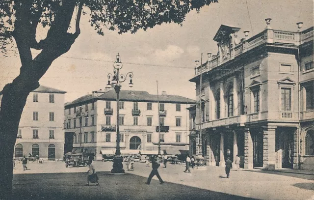 Cartolina Paesaggistica Liguria Savona Piazza Giulio II  Municipio non Viaggiata