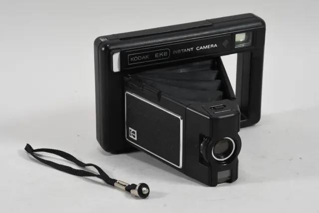 J16M31 - Cámara instantánea antigua Kodak EK8