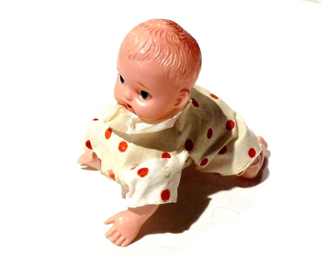 OBJET DE COLLECTION superbe petit bébé marcheur rhodoïd tôle