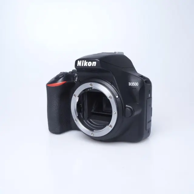 Nikon D3500 Gehäuse ca. 5.000 Ausl. Kamera