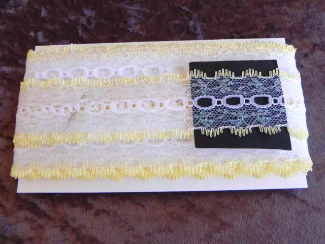 New 10mt card of Knitting/Eyelet Lace - White Sparkle with Lemon Edge