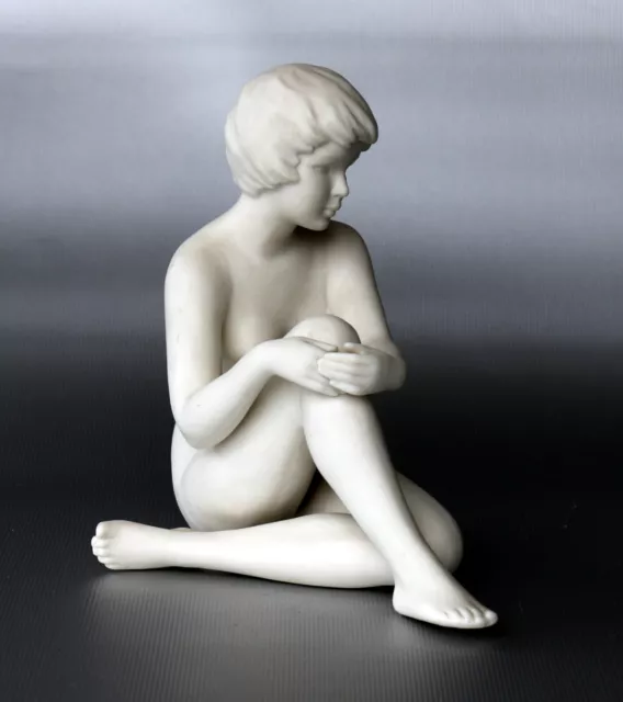 Goebel Porzellan Figur Frauenakt, sitzend, FN 67, H. ~ 14,5cm, ~ 300g, ca.  1962