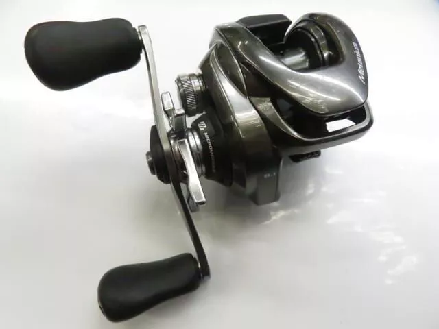 Shimano 20 Metanium XG Right Handle Baitcasting Reel Japan