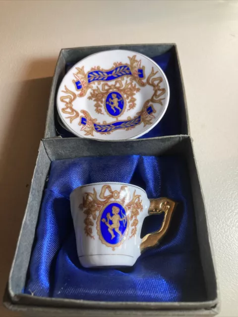 Tasse Et Sous Tasse Miniature Dans Sa Boîte