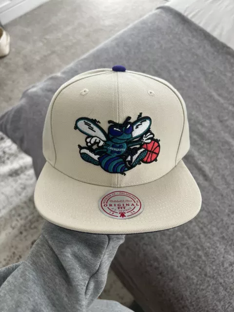 Mitchell & Ness NBA Charlotte Hornets Off White Basic Snapback Hat, Cap, New