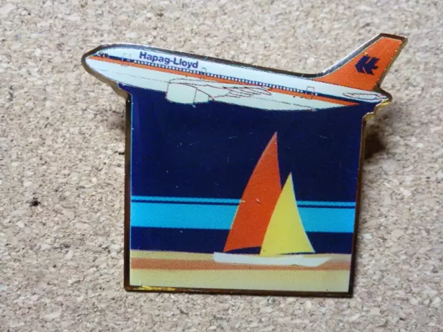 PIN Hapag Lloyd Airline Boeing 737 Flugzeug Segelboot Anstecknadel Pinsammlung