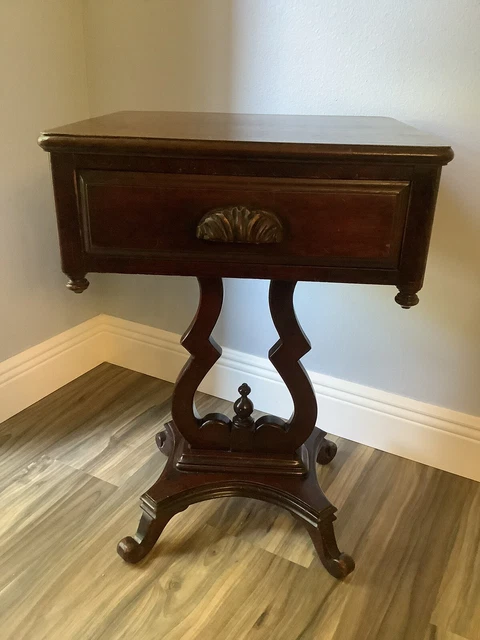 Vintage Mahogany Side Table, Night Stand witj ine drawer