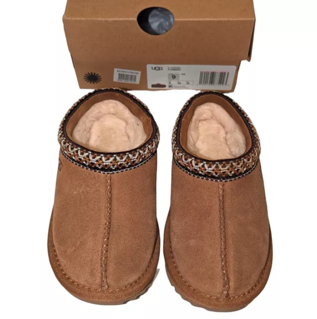 Ugg K Tasman ii Unisex Toddler Size 9 Suede Slipper - Chestnut Geo Embroidered