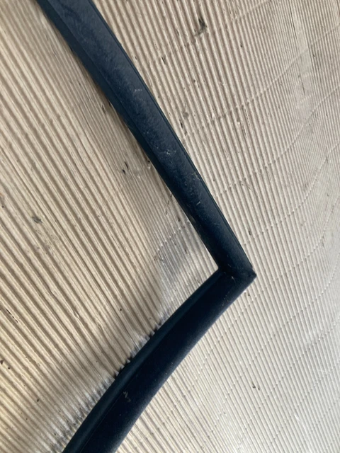 Joint De Vitre Quart Arrière Pour BMW E46 Coupé (M3, 328i, 330i) - Joint Caoutchouc Adhésif Noir