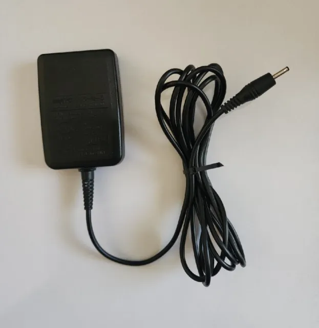 Sanyo SCP-10ADT AC/120V/60 Hz DC/5.2V/800 MA Power Supply Adapter Charger Output