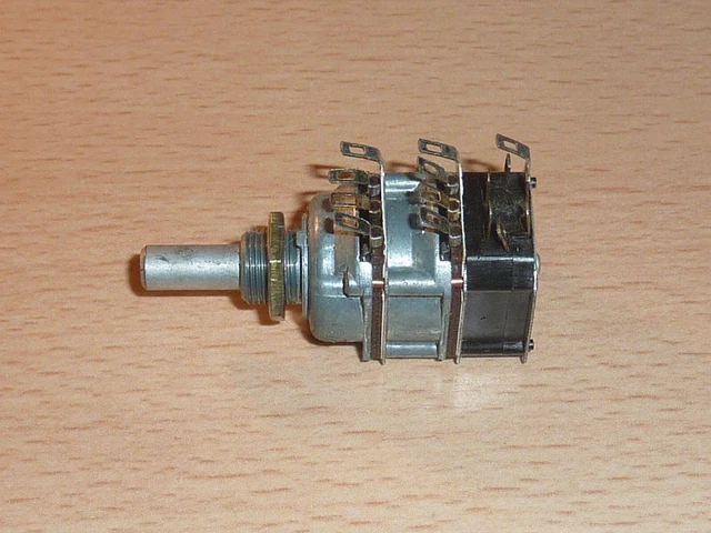 Potenziometro doppio 2x50kOhm, con pressostato, produttore: Preh, tipo: 469