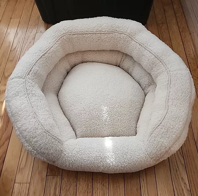 Retriever Hexagon Cuddler Pet Bed Cats Dogs 24 in Creme Faux Sherpa Lined