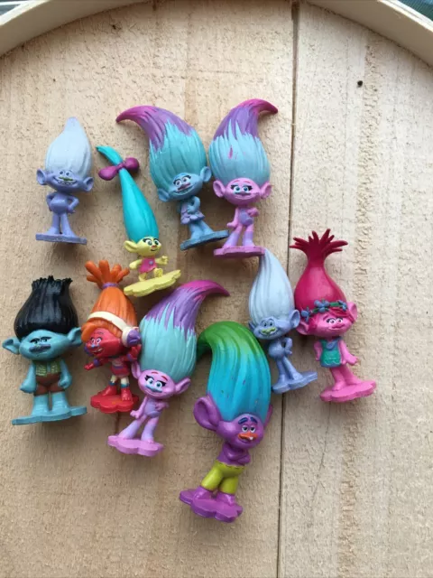 https://www.picclickimg.com/lAMAAOSw449gW87x/DWA-DreamWorks-Trolls-Mini-Plastic-Figures-Toy-Cake.webp