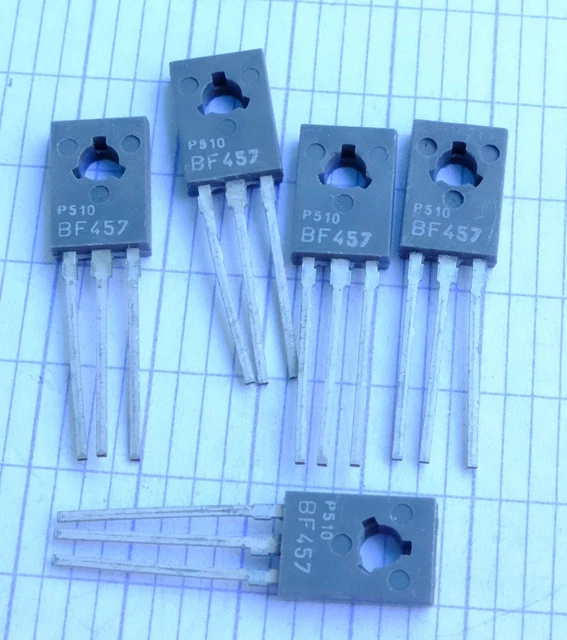 2 Transistors BD244C - Neufs De Stock Ancien, Quelques Traces