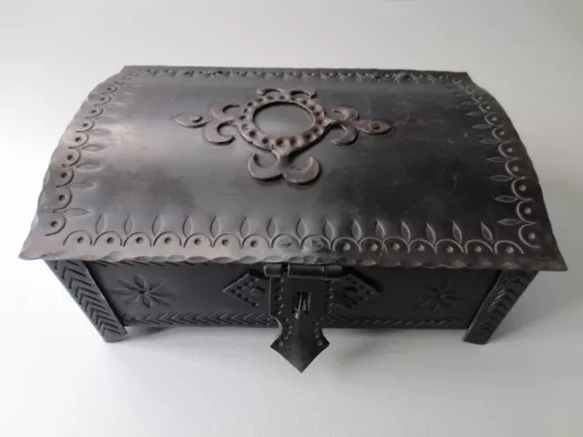 UNIQUE Gorgeous OLD VINTAGE HAND FORGED IRON LARGE MASSIVE Jewellery Box PERFECT