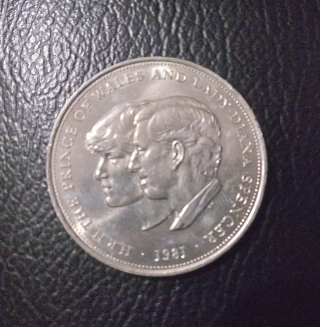Rare 1981 Charles and Diana Royal Wedding Commemorative Crown Coin Collectable