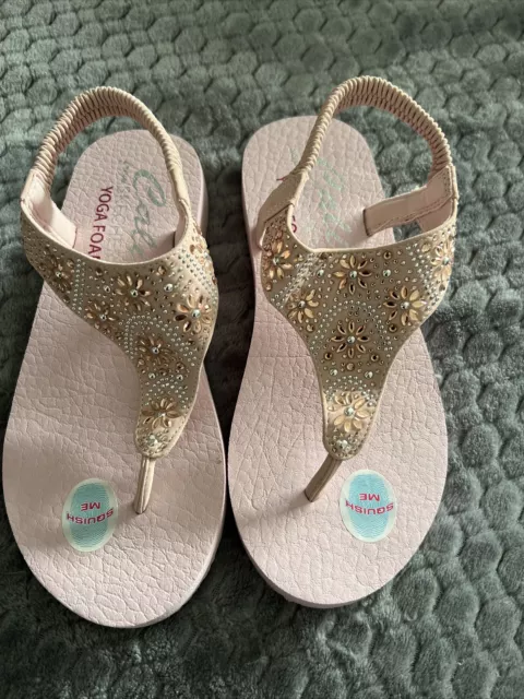 Skechers yoga foam deals rose gold