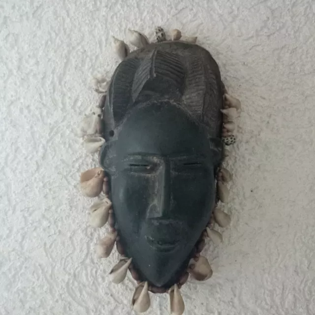 Sehr schöne alte Afrikanische Maske mit Kette