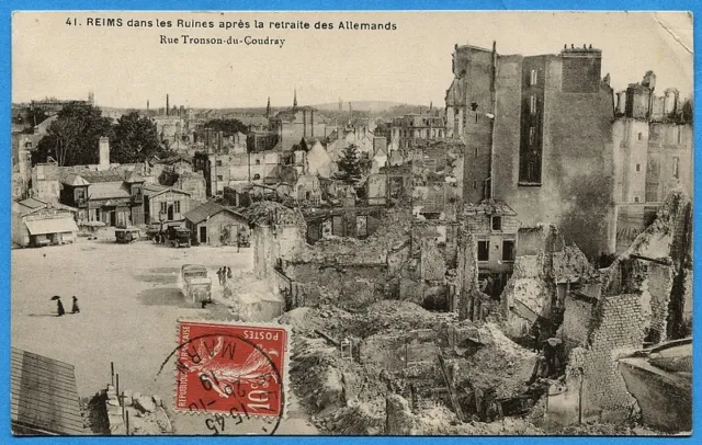 CPA: REIMS dans les Ruines après la retraite des Allemands / Guerre 14-18 / 1919