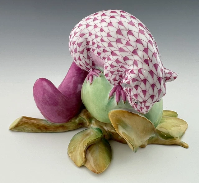 🦋 BRAND NEW HEREND Rare DORMOUSE W/ Apple Raspberry Fishnet Mouse Figurine