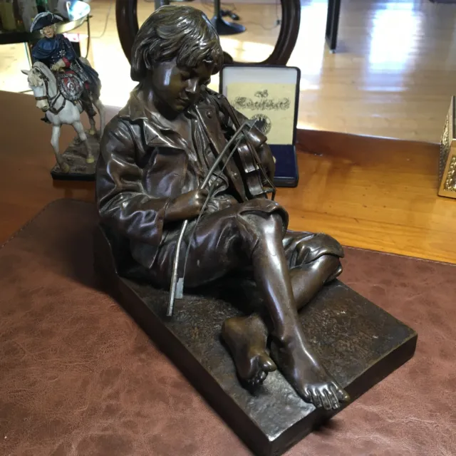 Leon Tharel - Bronzefigur - Der kleine Violonist - signiert