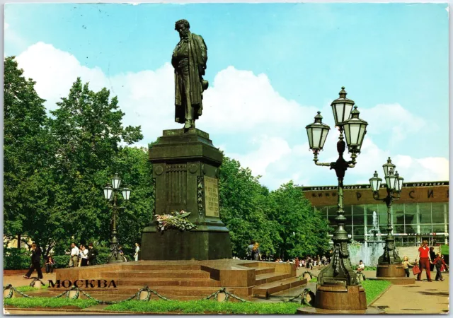 Vintage Continental Size Postcard Monument To A.s. Pushkin Moscow Ussr 1984