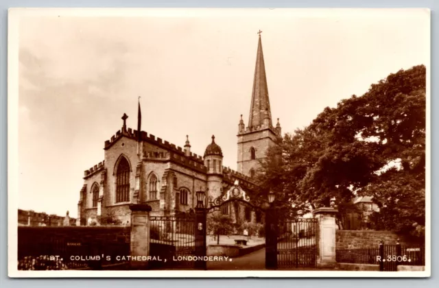 s21313 St Columbs Cathedral Londonderry Co Derry Northern Ireland  RP postcard